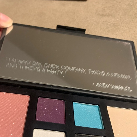NARS Andy Warhol: Debbie Harry palette - Picture 3 of 5